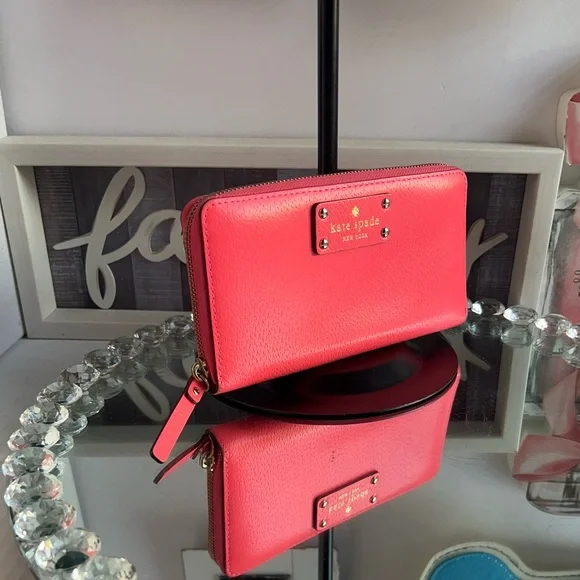 Kate Spade Coral Zip-Around large Wallet like new - Picture 4 of 12